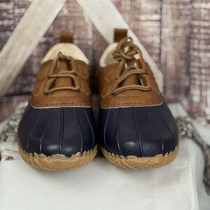 Women’s Waterproof Weather Resistance Outdoor Casual Low Cut Shoes  Size 7M